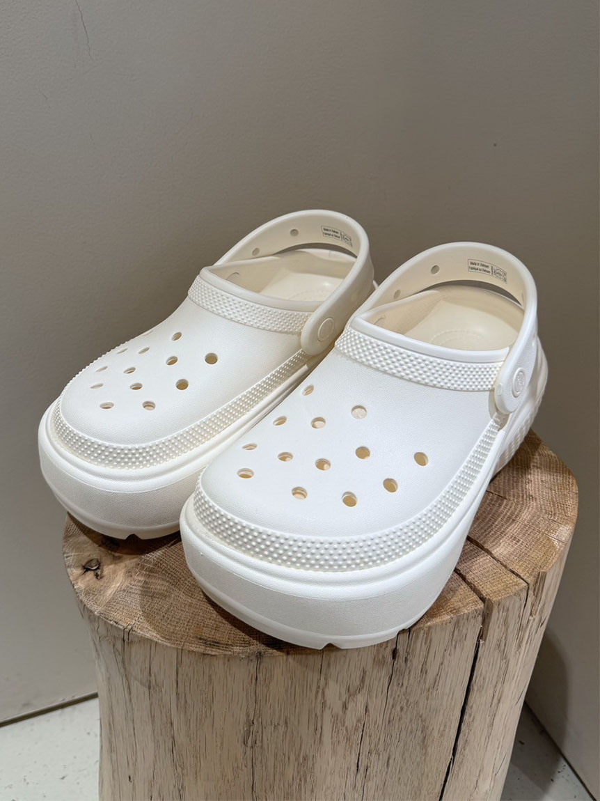 emmi + crocs】Stomp Clog(スニーカー)｜シューズ｜emmi（エミ）の通販 