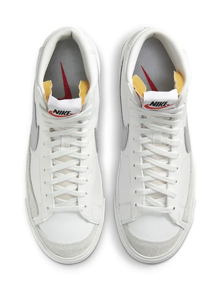 Nike Meets Emmi W Blazer Mid 77 スニーカー シューズ Emmi エミ の通販サイト 公式