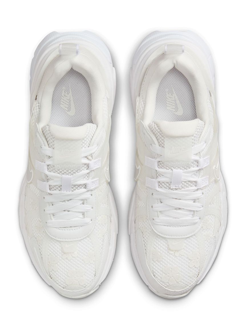 NIKE meets emmi】V2K RUN(スニーカー)|シューズ|emmi(エミ NIKE meets emmi】V2K RUN(スニーカー)|シューズ|emmi(エミ