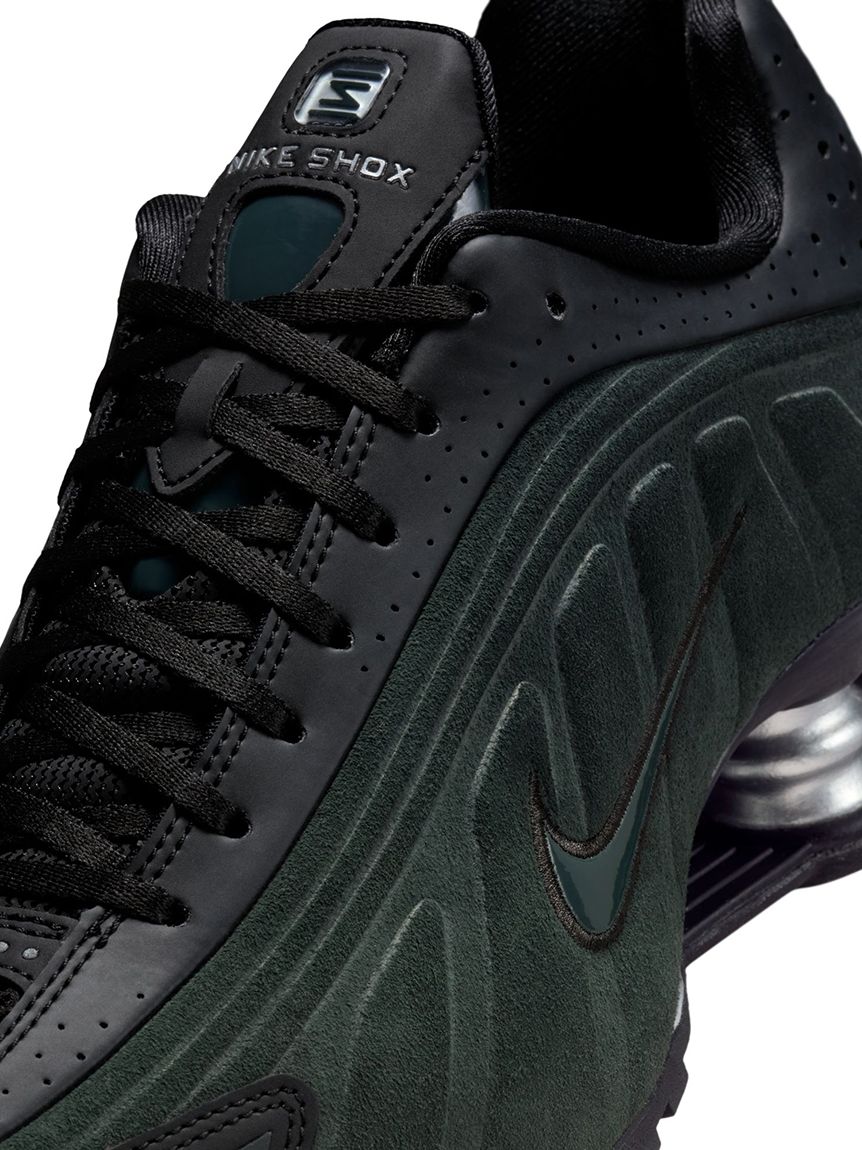 【NIKE meets emmi】SHOX R4 NIKE meets emmi】W SHOX R4(スニーカー)｜シューズ｜emmi（エミ）の