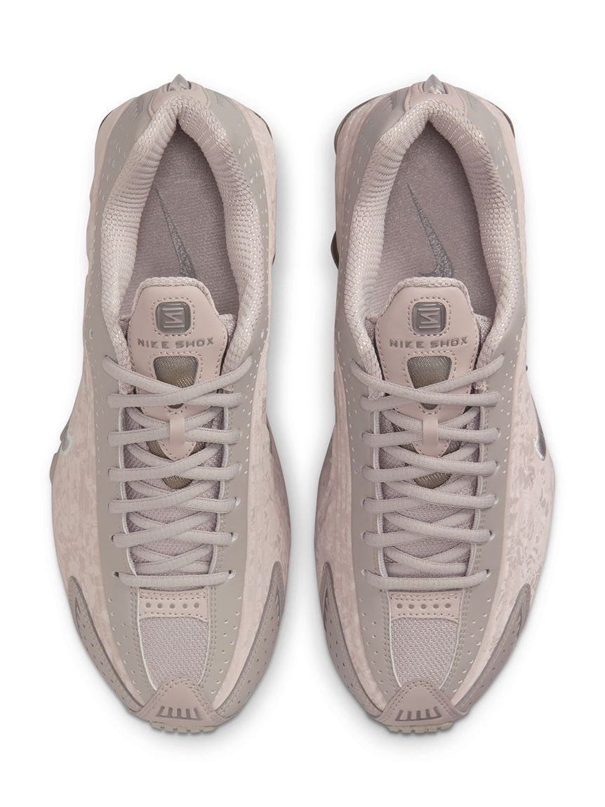 NIKE meets emmi】SHOX R4(スニーカー)｜シューズ｜emmi（エミ