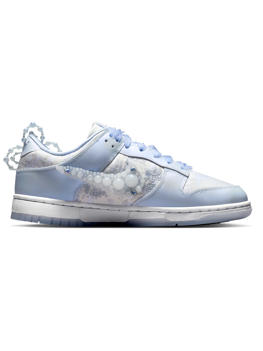 NIKE】W DUNK LOW(スニーカー)｜シューズ｜emmi（エミ）の通販