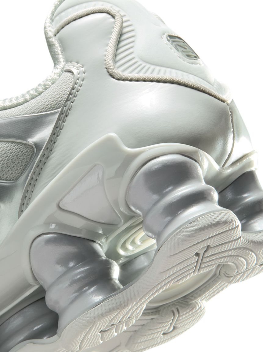 NIKE meets emmi】SHOX TL(スニーカー)｜シューズ｜emmi（エミ）の通販