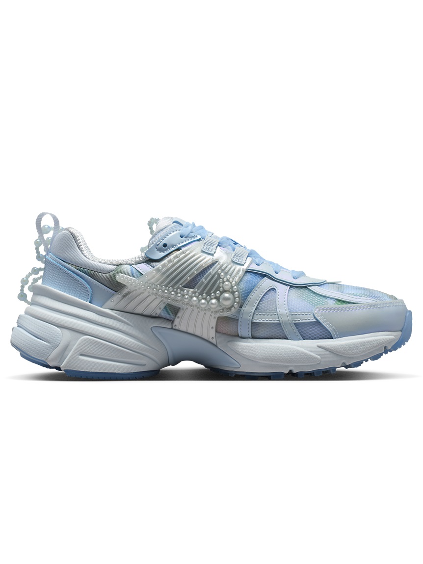 NIKE】V2K Run(スニーカー)｜シューズ｜emmi（エミ）の通販サイト 【公式】