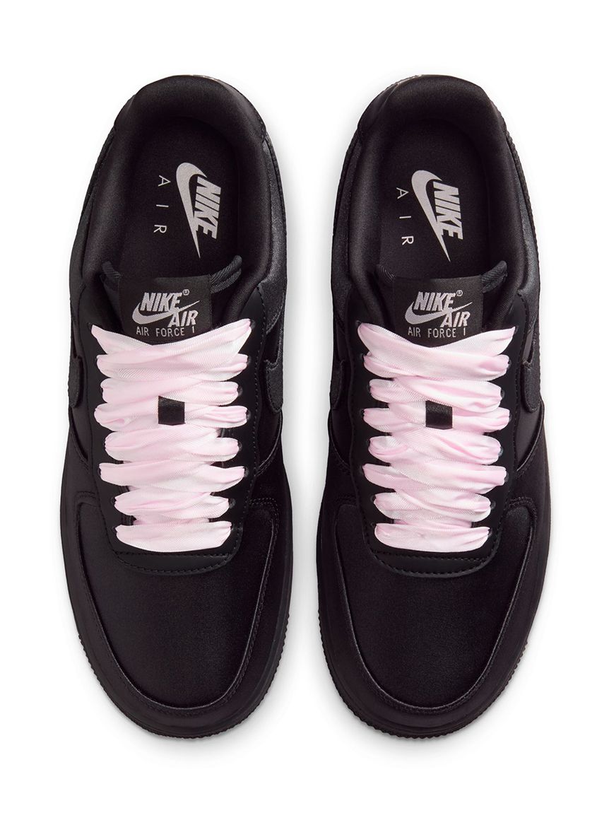 ナイキ 24 エアフォース GS トリプルブラック 黒 レディース キッズ NIKE】WMNS AIR FORCE 1 '07(スニーカー)｜SHOES｜emmi（エミ）の通販