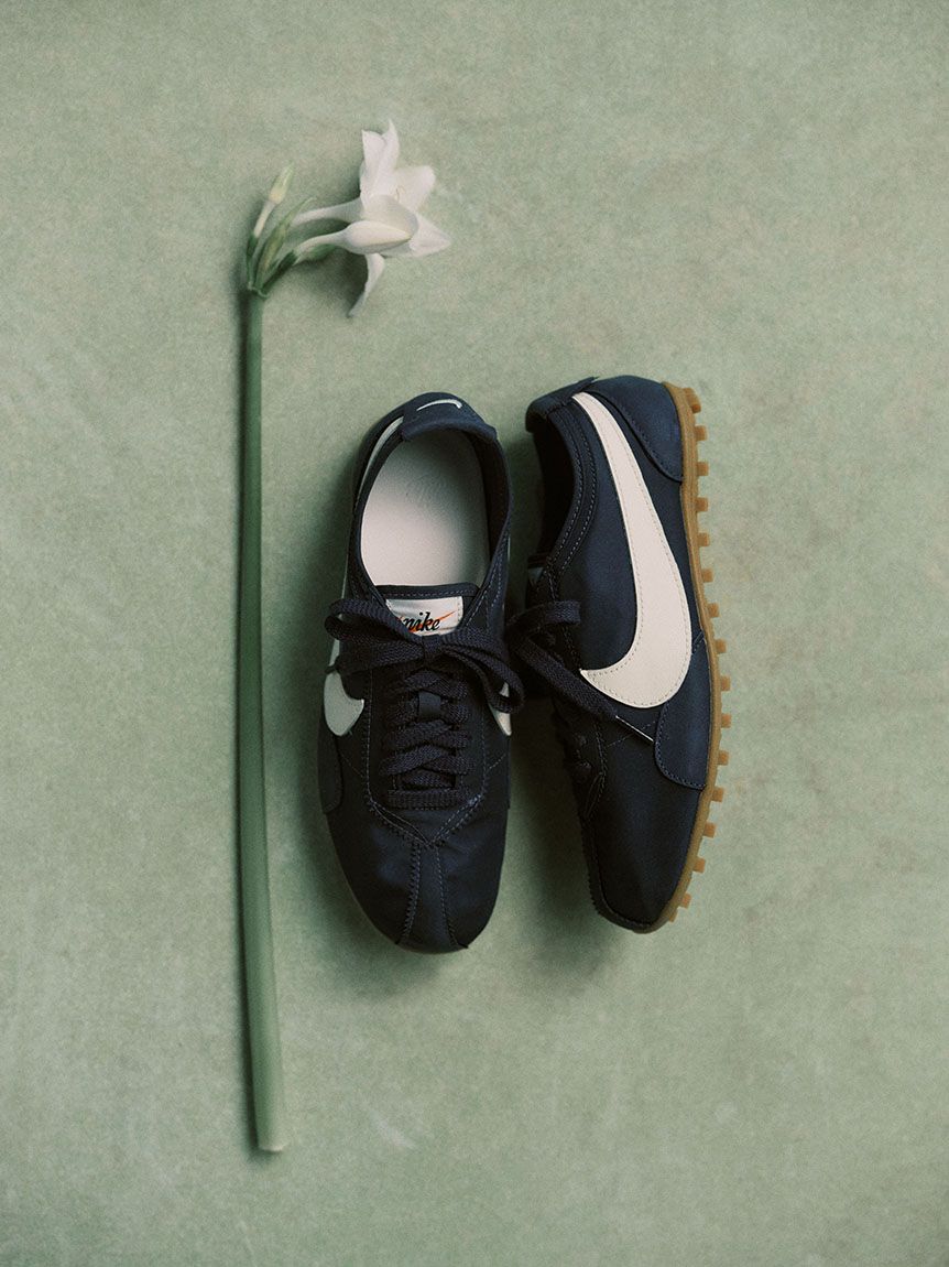 emmi × NIKE WMNS MOON SHOE OG SS ネイビー NIKE meets emmi】MOON SHOE OG SS(スニーカー)｜シューズ｜emmi（エミ