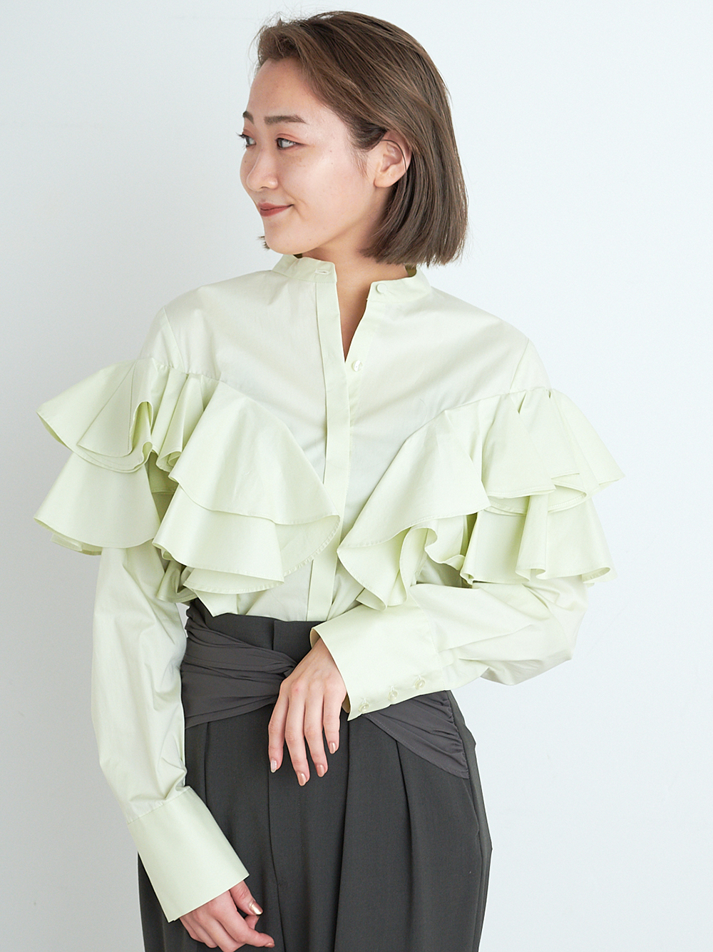 ラッフルフリルブラウス ブラウス トップス Fray I D フレイ アイディー の通販サイト 公式