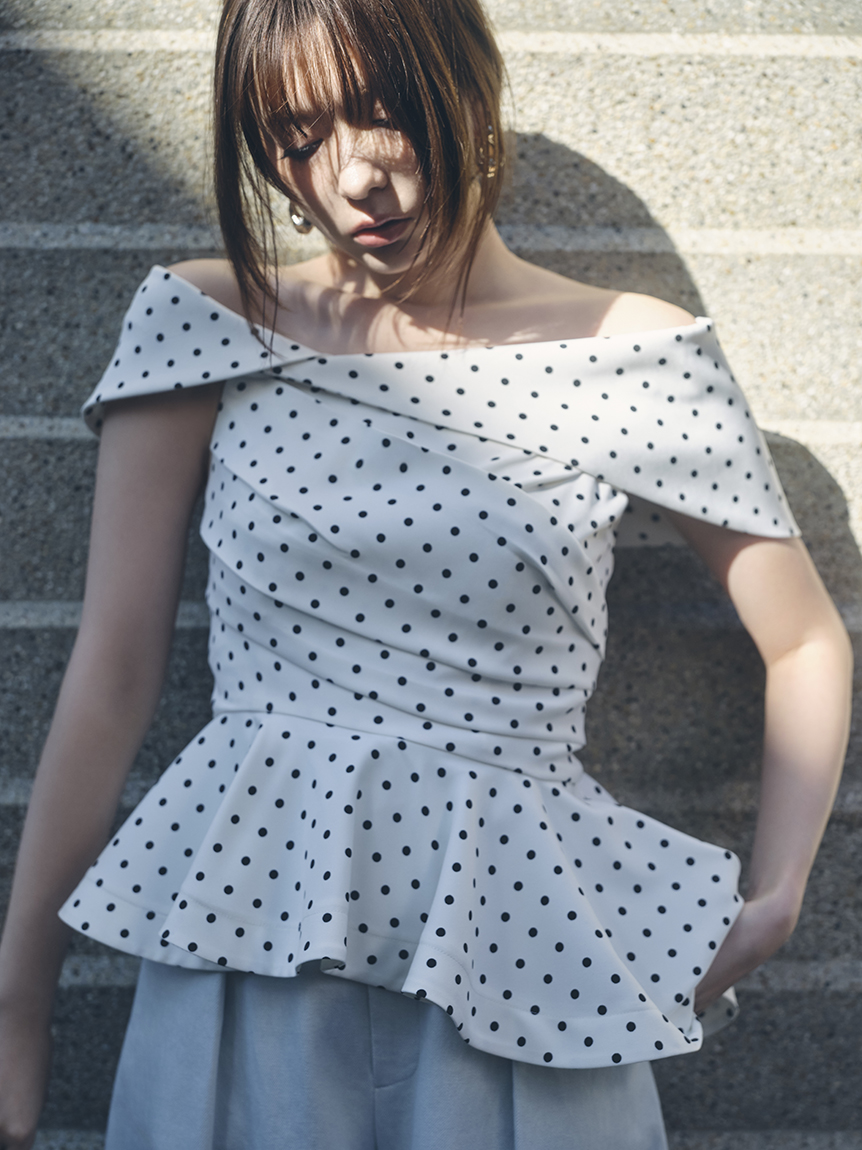 完売品　FRAY I.D オフショルダー　カットコンビペプラムトップス FRAY I.D - 新品未使用タグ付FRAY I.Dカットコンビペプラムトップス