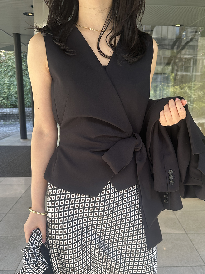 ノットデザインペプラムジレ／ウォッシャブル・UVカット・防シワ