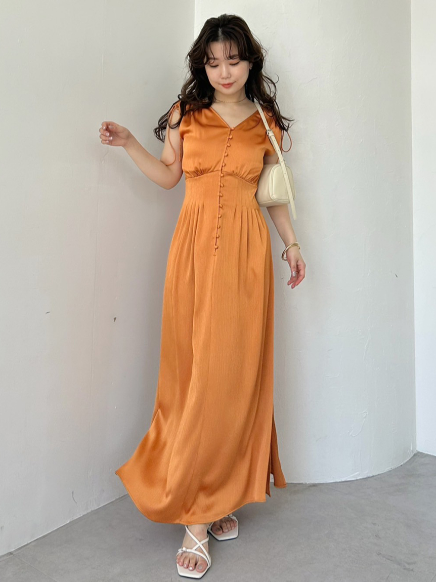 FRAY I.D MASH STORE限定サテンタックフラワープリントワンピース 新作！パイピングデザインサテンタックワンピース | FRAY I.D