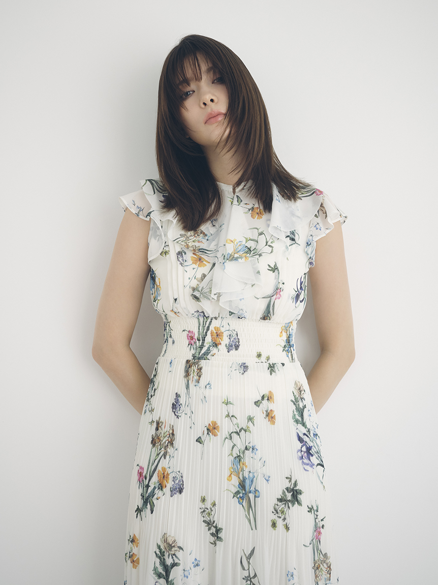 00サイズあり】フリルウエストシャーリングプリントワンピース