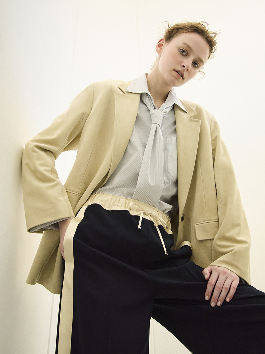 【本日削除‼️】FRAY I.D リボンレースアップフーディーブルゾン　アイボリー 2wayリボントップス(カットソー)｜トップス｜FRAY I.D（フレイ