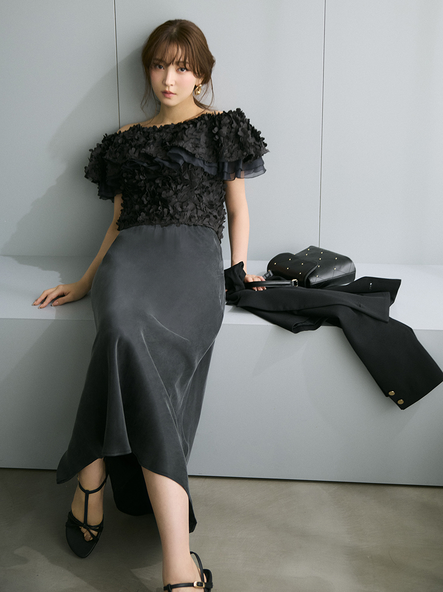 新品タグ付　サテンランダムティアードスカート　灰色　FRAY I.D 新品タグ付 サテンランダムティアードスカート 灰色 FRAY I.D FRAY I.D