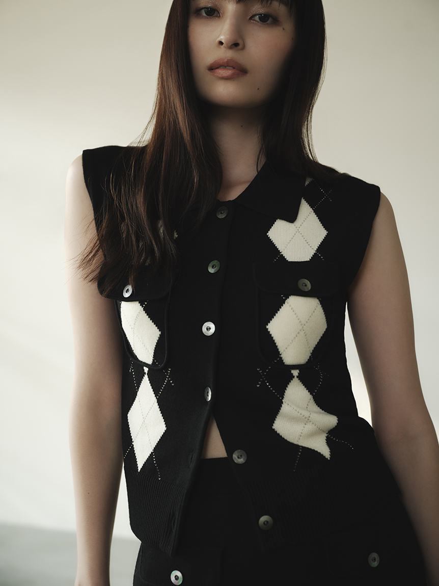 FRAY I.D ポロカラーノースリニットジレ フルーツ刺繍ポロカラーノースリニットジレ／接触冷感(ニット