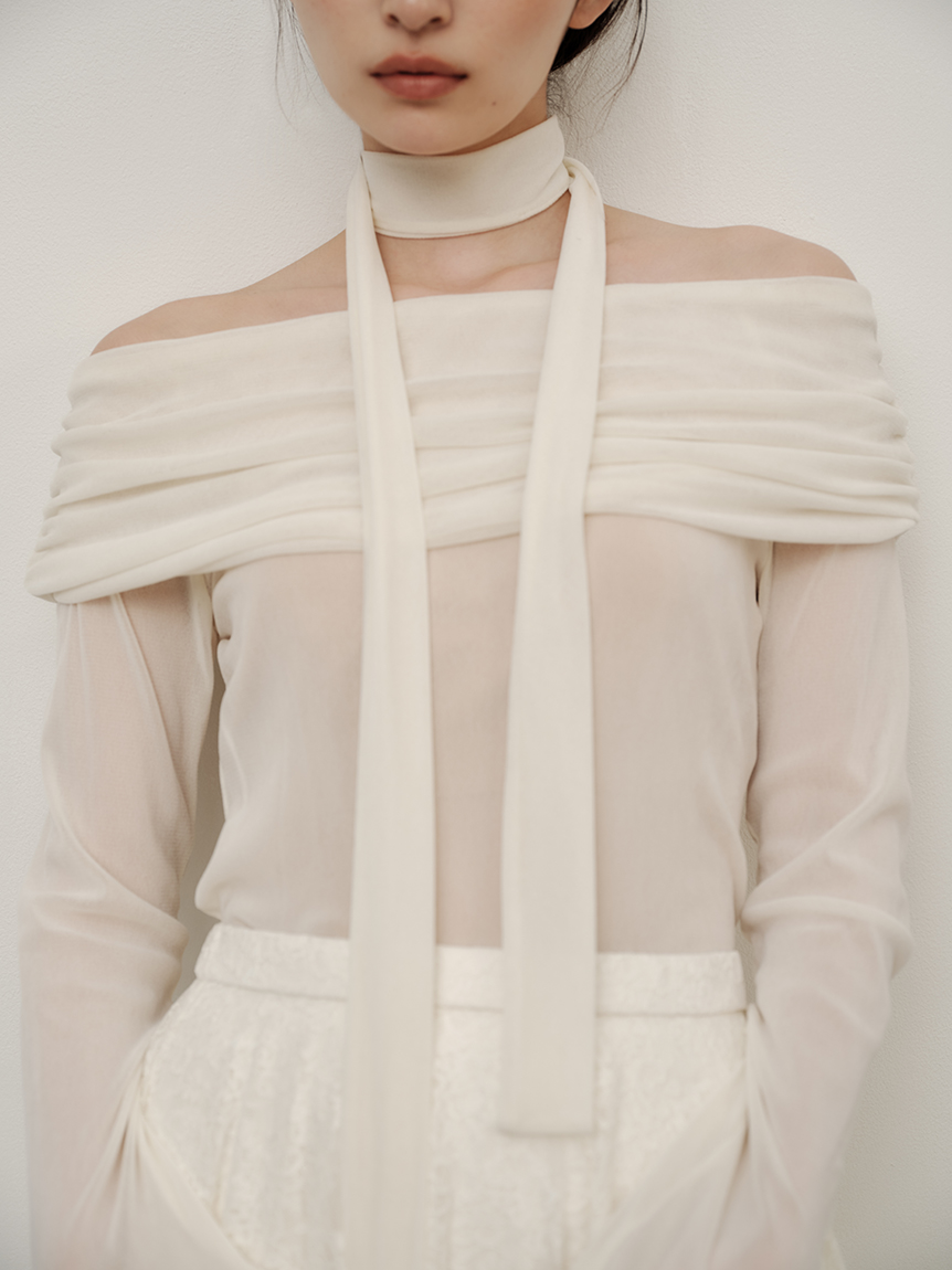 オフショルフロッキーチュールトップス(カットソー)｜トップス