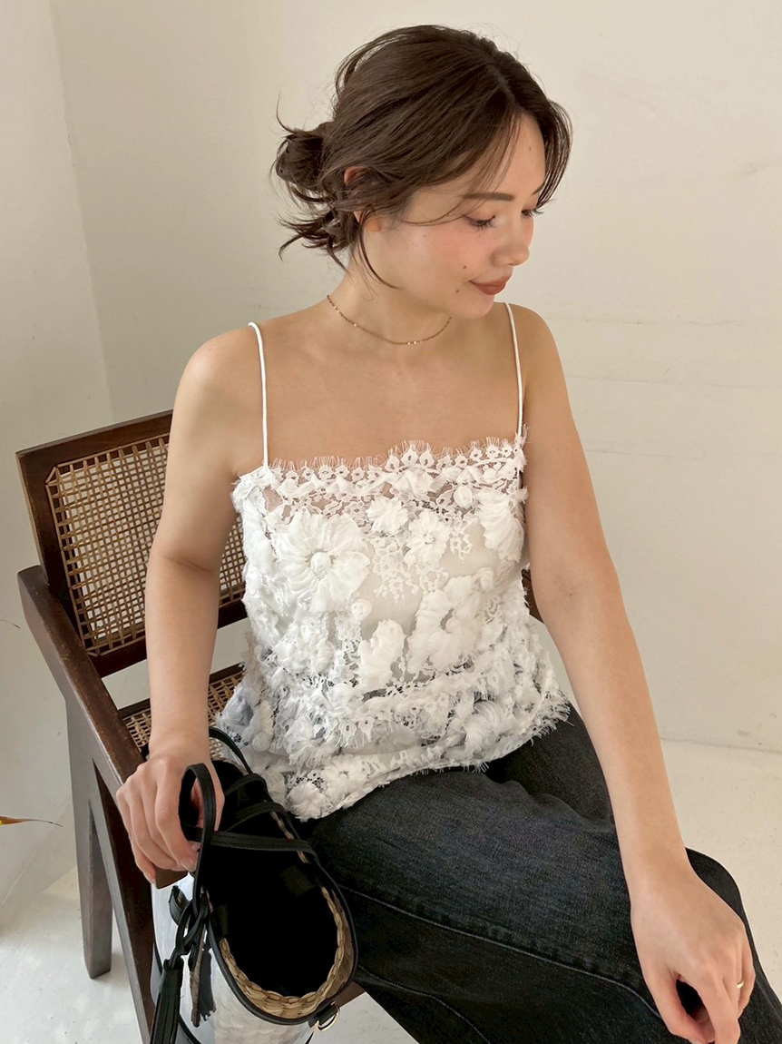 美品MaisondeDolce　blossom cami　キャミソールFホワイト Jessica/ジェシカ】 フラワーレース/ ゴールドチェーン/ Vネック