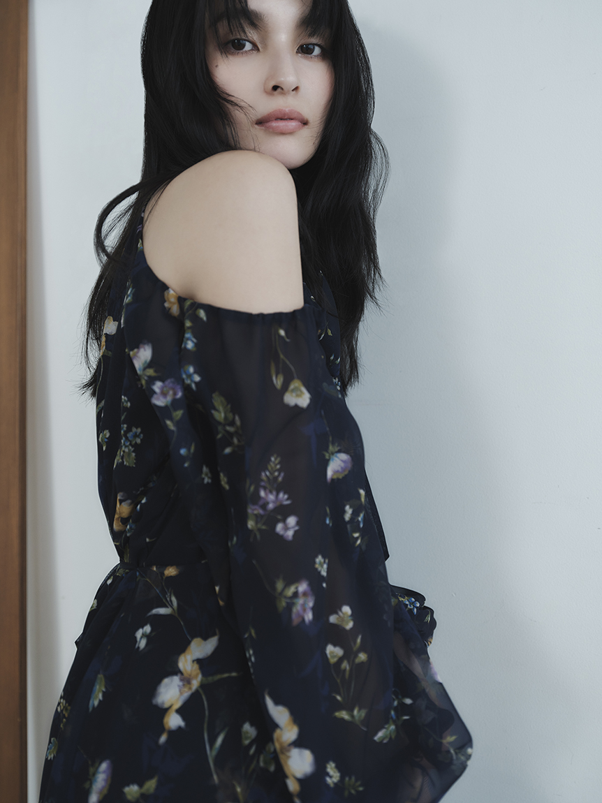 00サイズ】フラワープリントオフショルティアードワンピース(マキシ