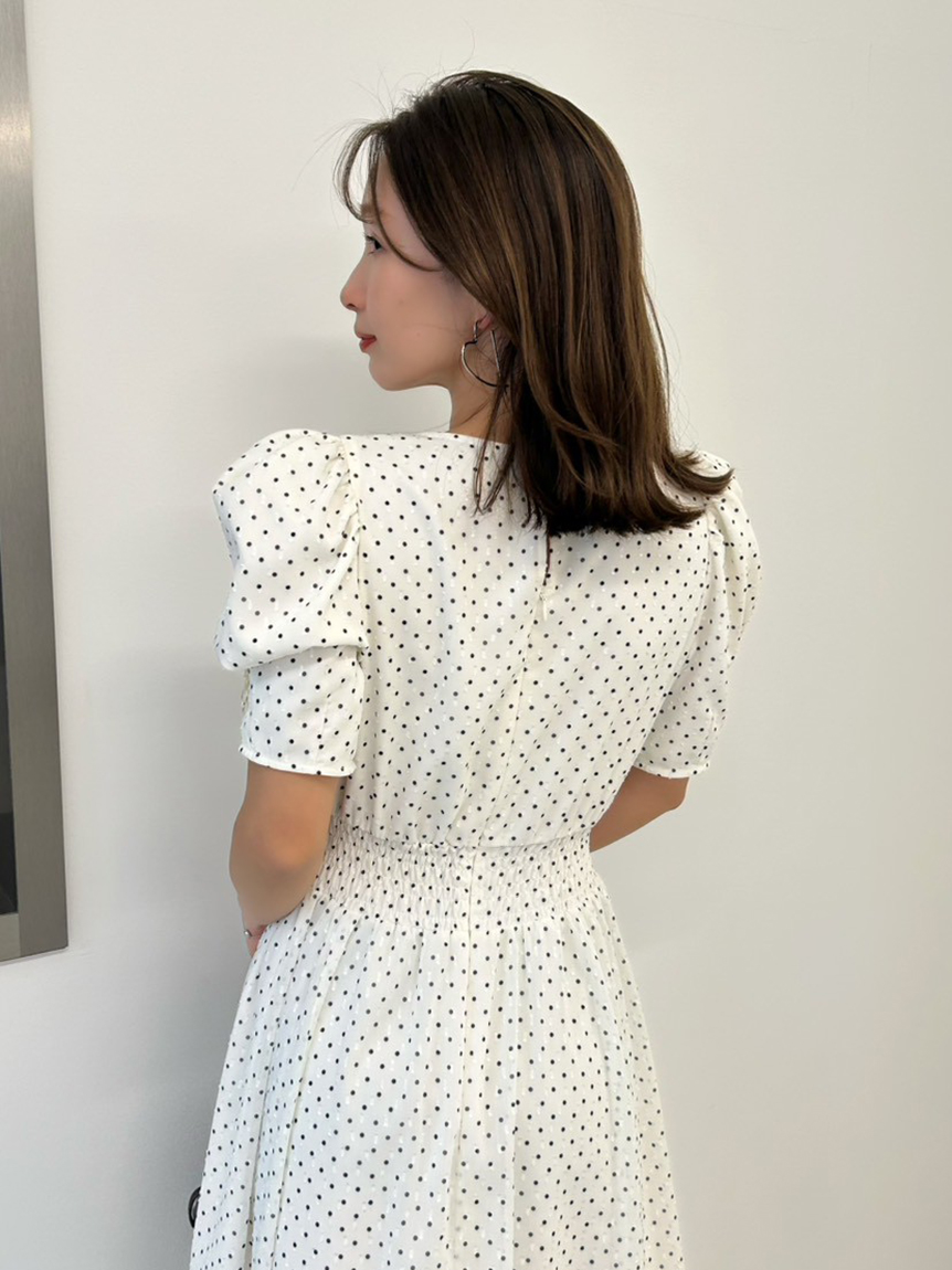 パフスリーブドットワンピース(マキシ・ロングワンピース)｜ワンピース