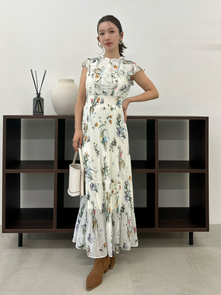 00サイズあり】フリルウエストシャーリングプリントワンピース