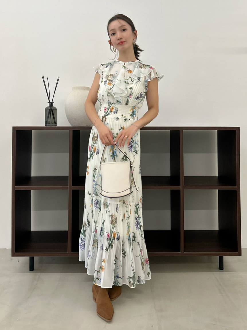 00サイズあり】フリルウエストシャーリングプリントワンピース