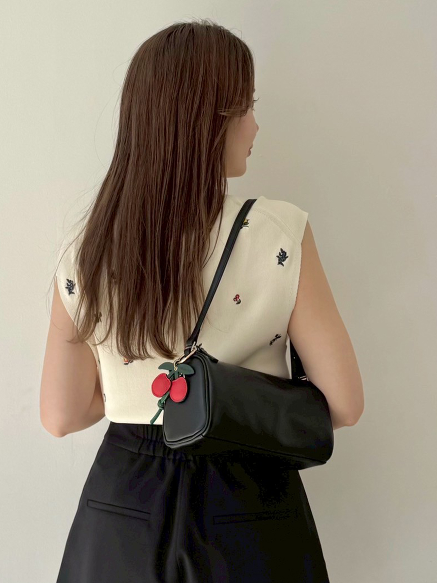 フルーツ刺繍ポロカラーノースリニットジレ／接触冷感(ニット