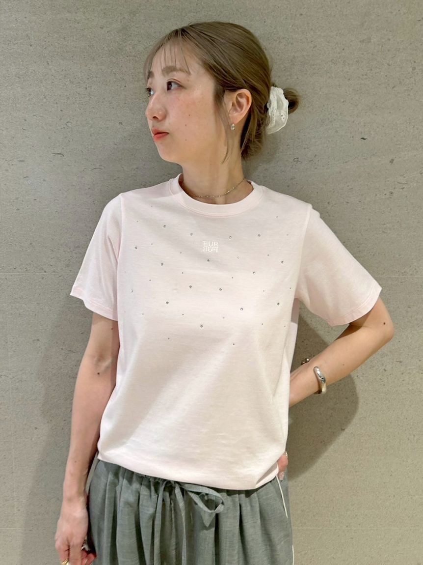 furfur ビジュー付きロゴ刺繍Tシャツ ホワイト WEB限定】ビジュー付きロゴ刺繍Tシャツ（カットソー/Tシャツ