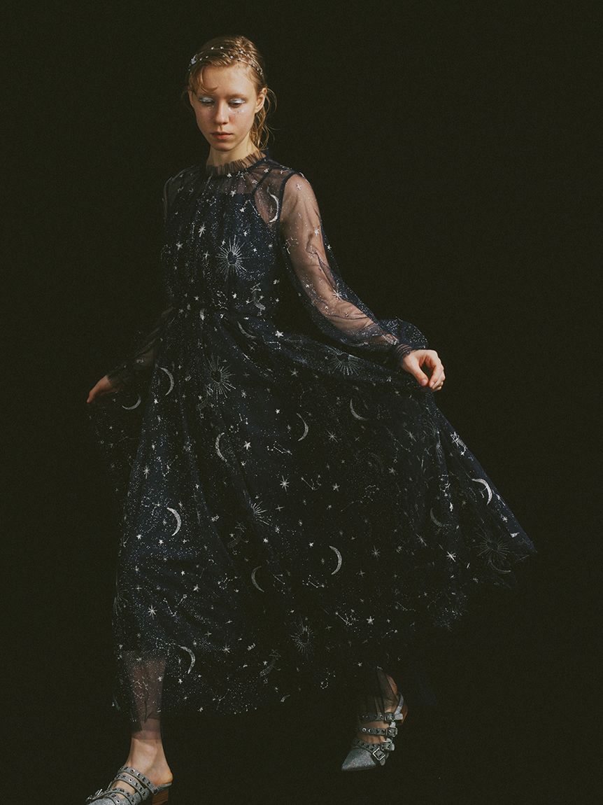 【新品・未使用】FURFUR ラメチュールドレス ロングスリーブ ブラック 限定サイズ】Twilightラメチュール刺繍ドレス(ロングワンピース