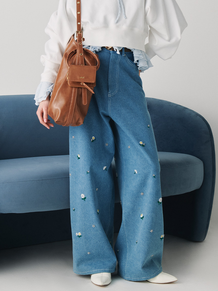 ビーズ刺繍デニムパンツ