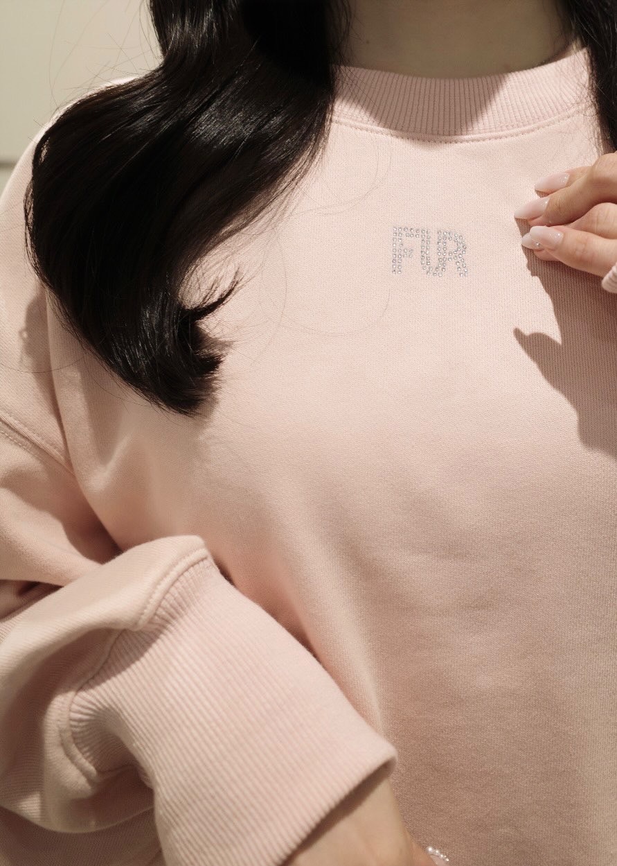 NEW YEAR'S SPECIAL ITEM】クリスタルロゴスウェットセットアップ