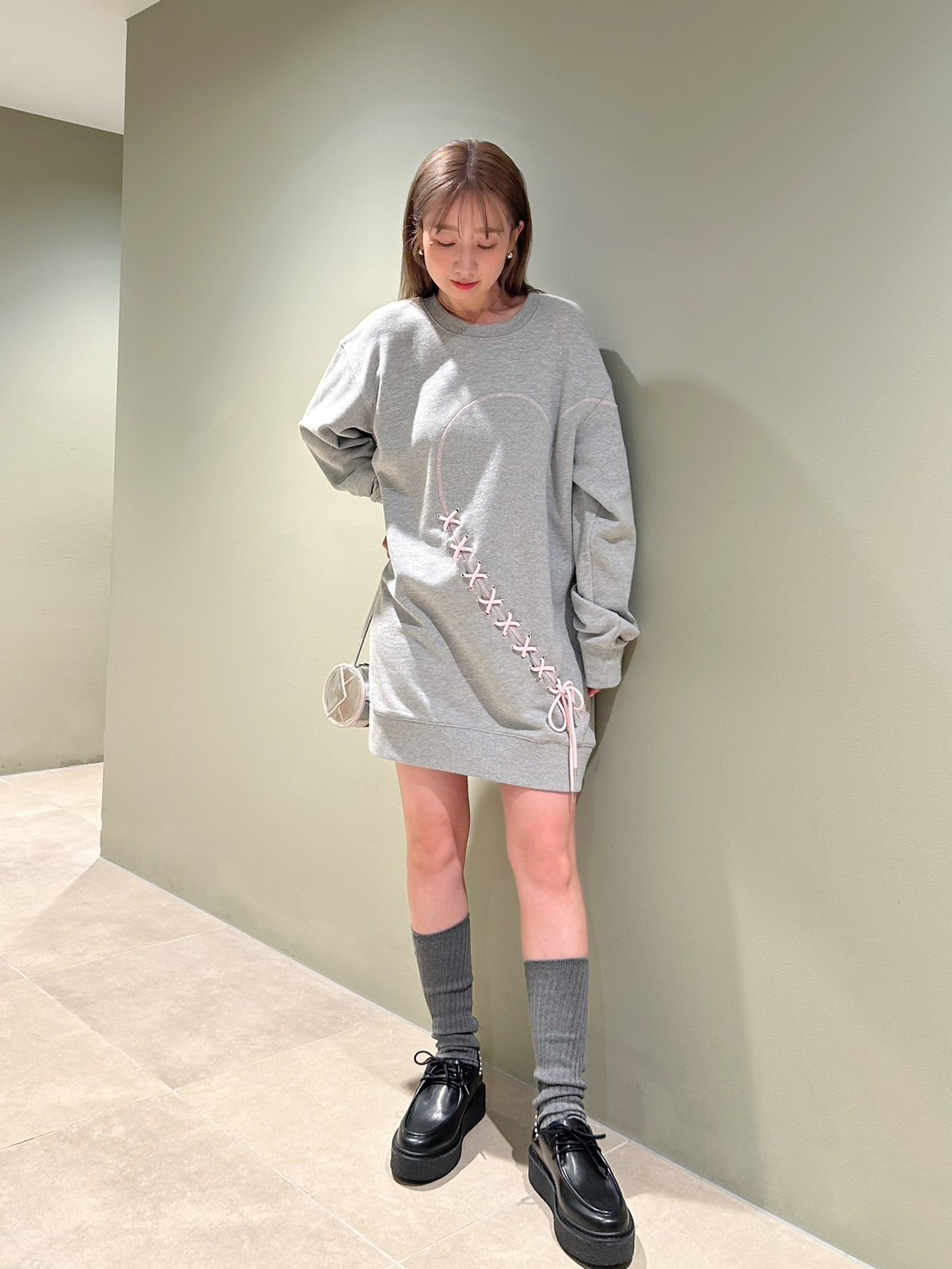 オフィシャルサイト限定カラー】ハートレースアップスウェット