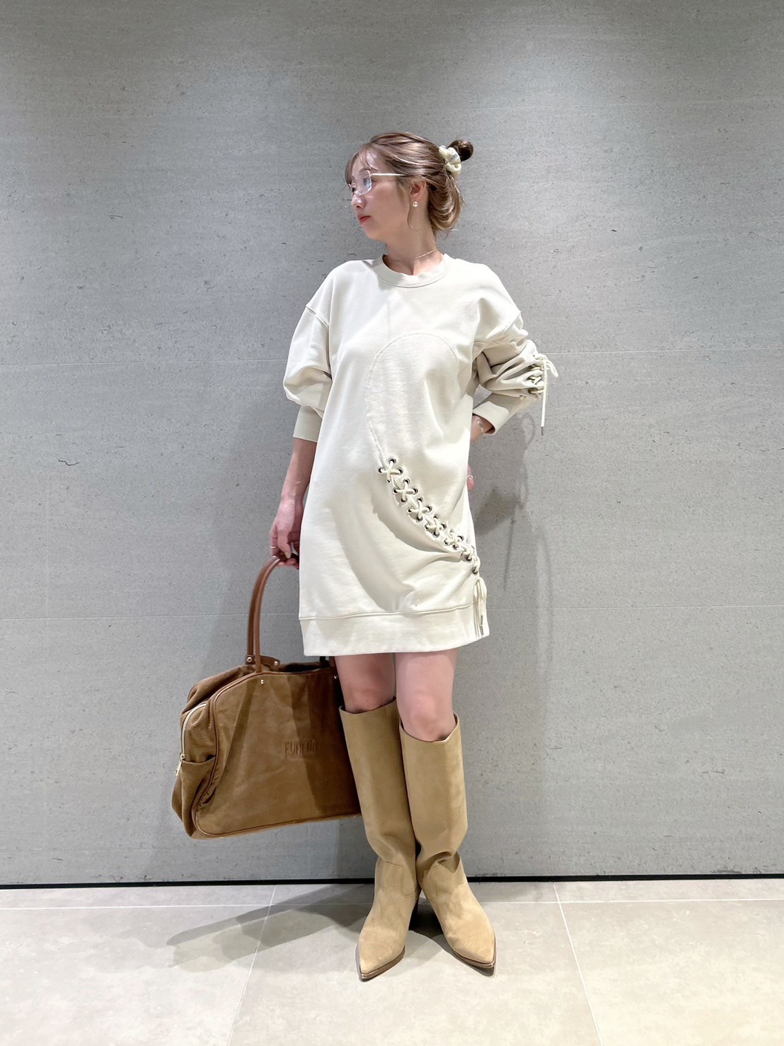 オフィシャルサイト限定カラー】ハートレースアップスウェット