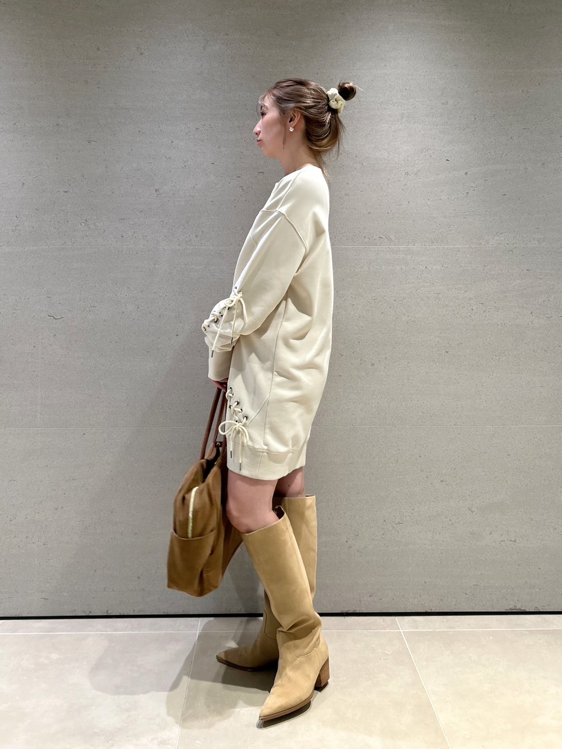 オフィシャルサイト限定カラー】ハートレースアップスウェット