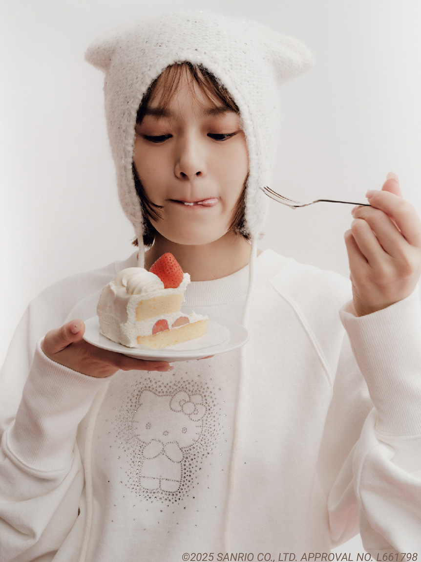 WEB・一部店舗限定カラー】HELLO KITTYクリスタルスウェット