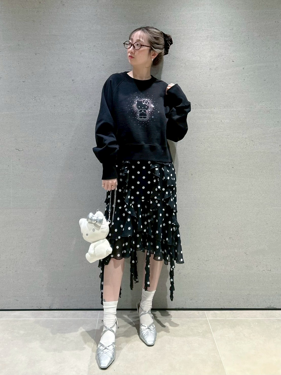 WEB・一部店舗限定カラー】HELLO KITTYクリスタルスウェット