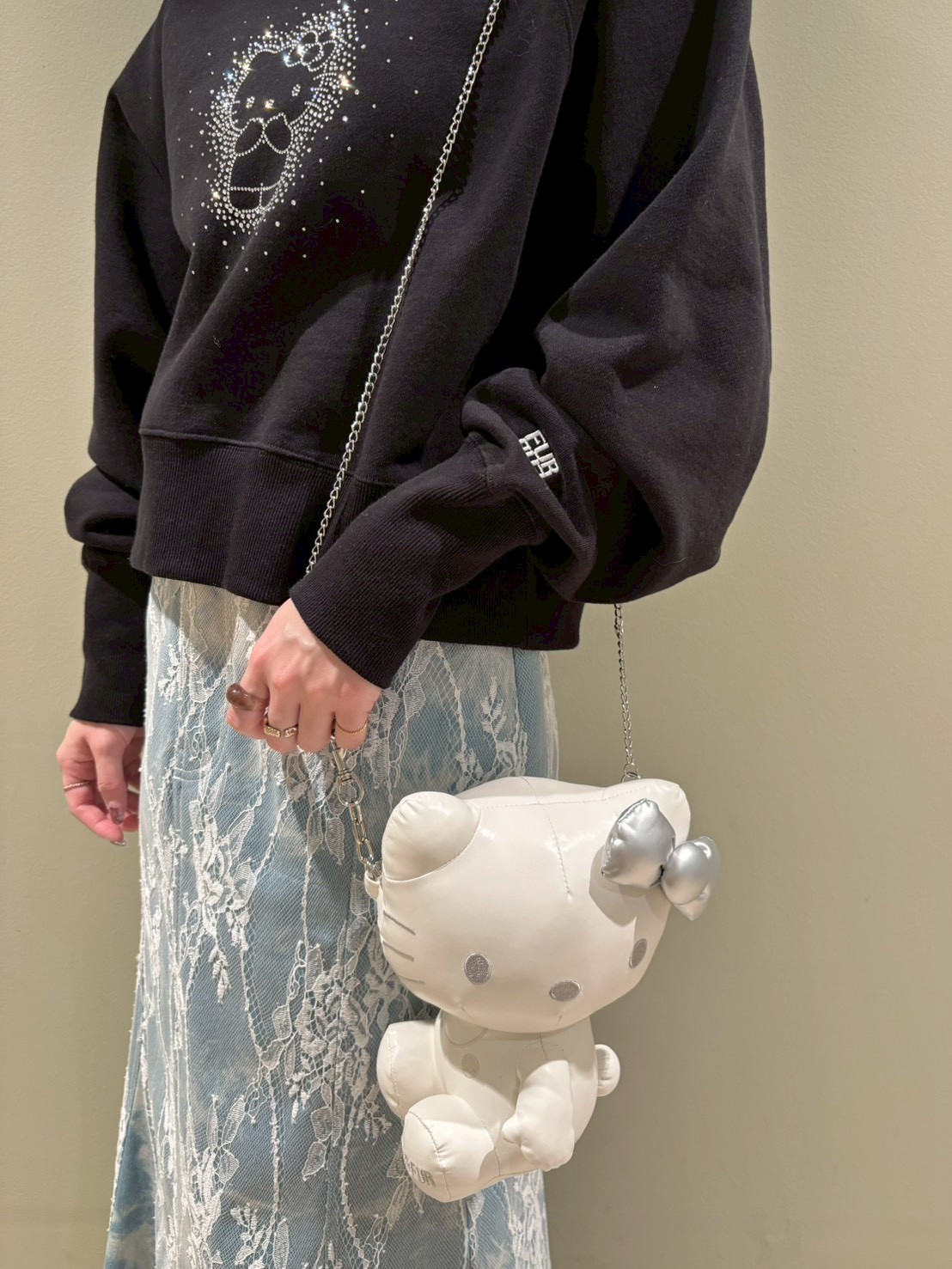 WEB・一部店舗限定カラー】HELLO KITTYクリスタルスウェット