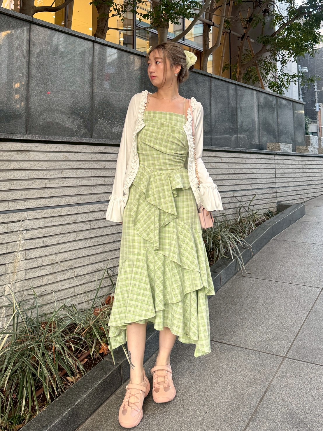 はる様　新品❤︎トッカ 裾フリルが可愛いシルクカーディガン❤︎藤色xs WEB限定カラー】フリルカーディガン(Tシャツ／カットソー)｜トップス