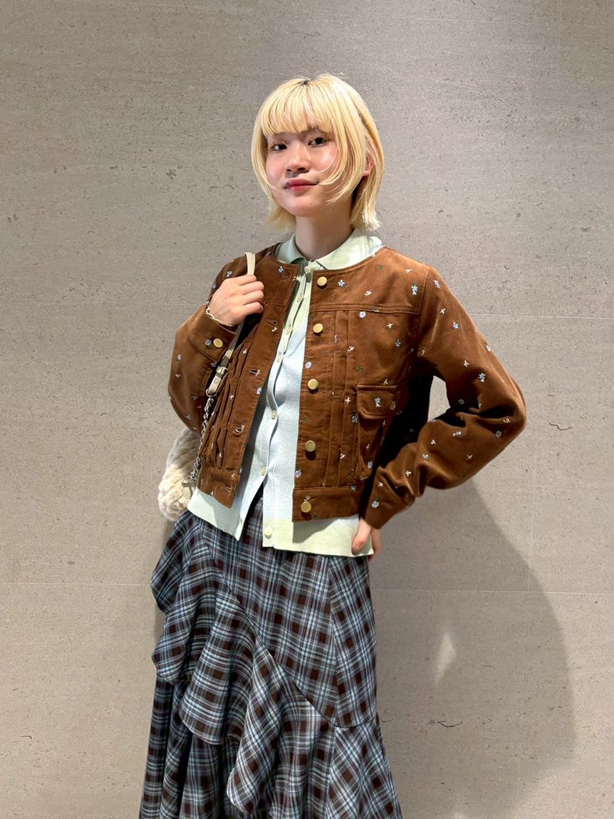 新品、未使用MUVEIL フラワー刺繍 ノーカラージャケット フラワー刺繍ノーカラージャケット(ノーカラージャケット)｜アウター