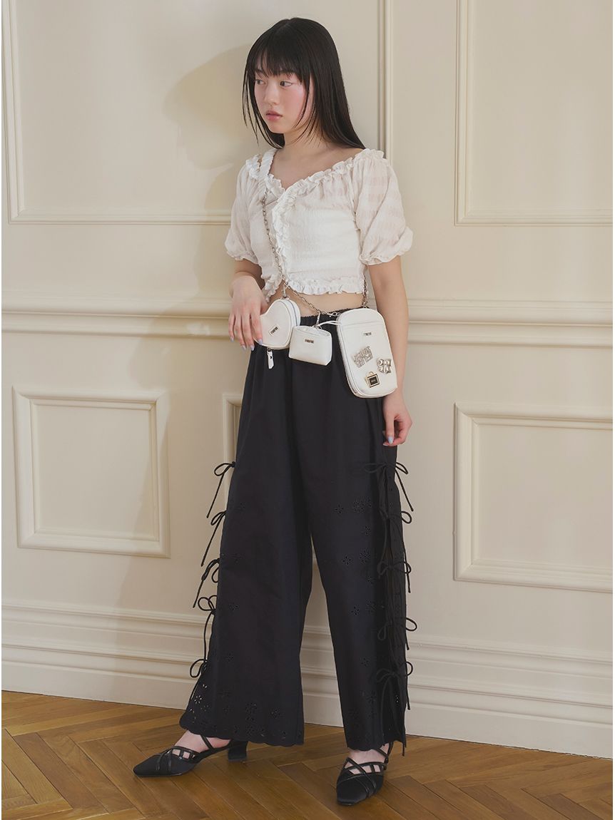 未使用　23SS　FURFUR　カットワーク刺繍ショートパンツ　ベージュ FURFUR（ファーファー）の「カットワーク刺繍ショートパンツ
