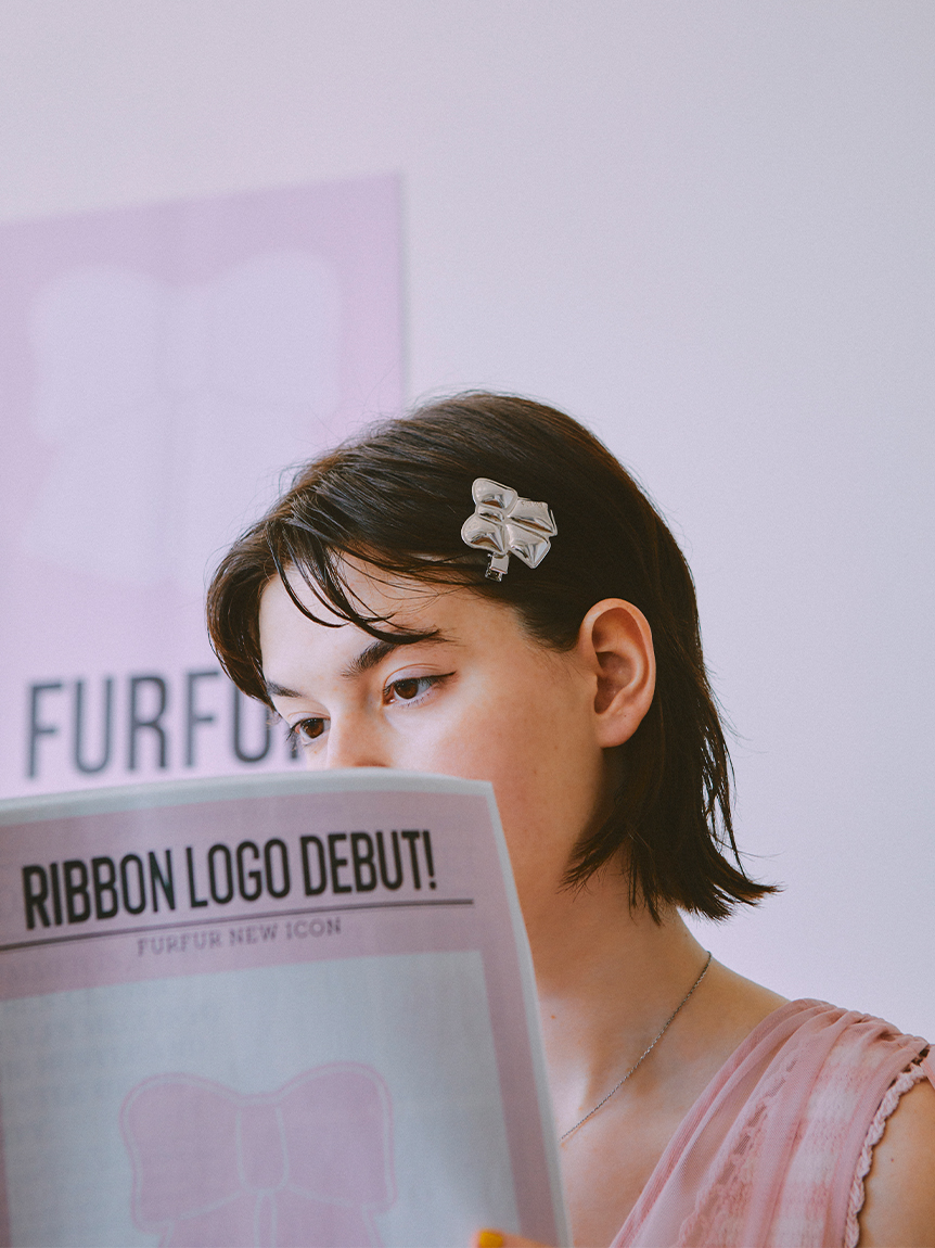 【Self-Portrait】お上品で大人気☆パールリボンヘアクリップ Self-Portrait】お上品で大人気☆パールリボンヘアクリップ