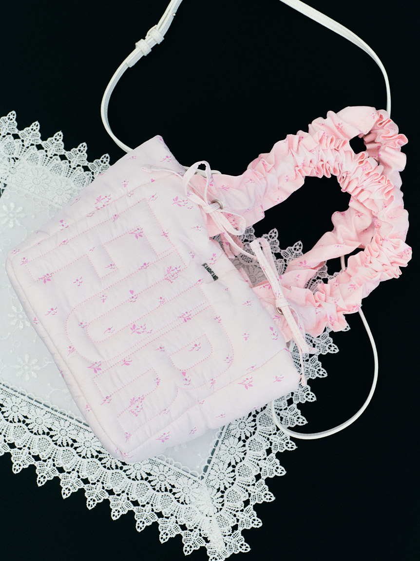 オフィシャルサイト限定カラー】ロゴパデッドトートバッグ(バッグ