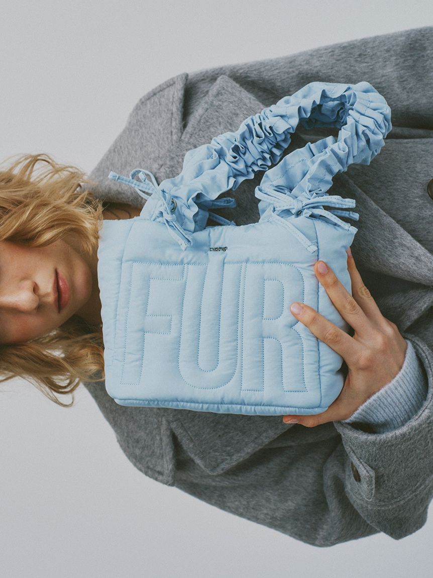 オフィシャルサイト限定カラー】ロゴパデッドトートバッグ(バッグ