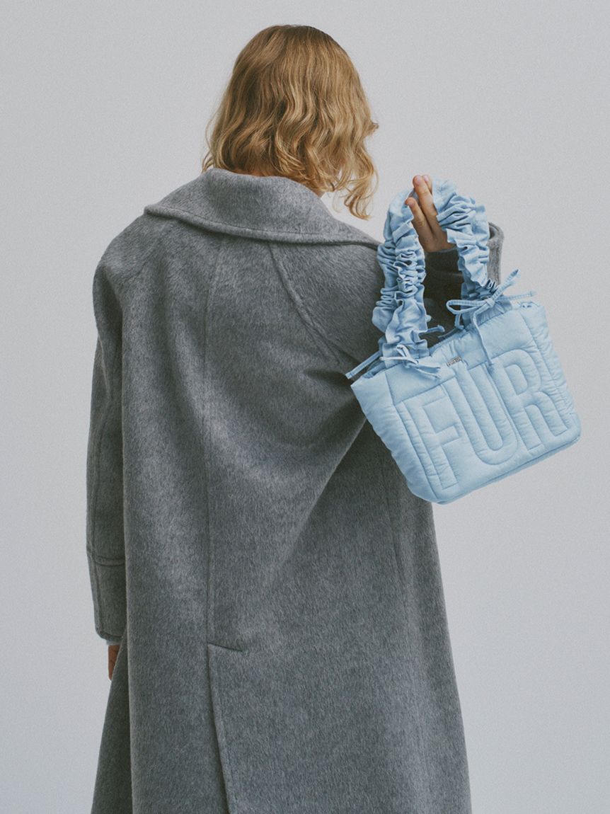 オフィシャルサイト限定カラー】ロゴパデッドトートバッグ(バッグ