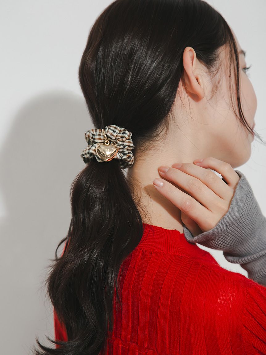 チャーム付きチェックシュシュ(ヘッドアクセサリー)｜ACCESSORY