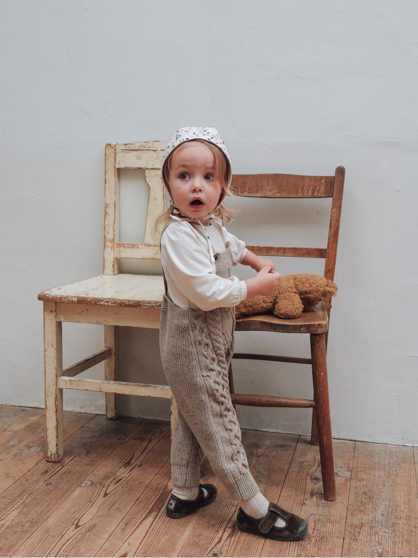 【美品】kalinka ボンネット・パンツセット 6-12m softcheese】ボンネット(洋服) │ JAMIE KAY （ジェイミーケイ）公式サイト