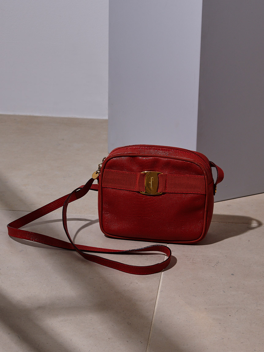 さえら◇ヒスクローネ◇スモールサイズ◇カゴバッグ◇フリルたっぷり◇美品 さえら◇ヒスクローネ◇スモールサイズ◇カゴバッグ◇フリルたっぷり