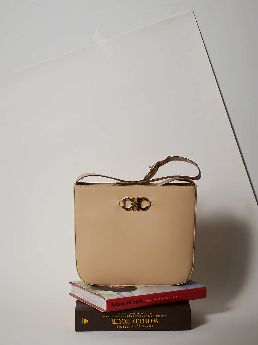 Salvatore Ferragamo ガンチーニスクエアショルダー Salvatore Ferragamo ガンチーニスクエアショルダー