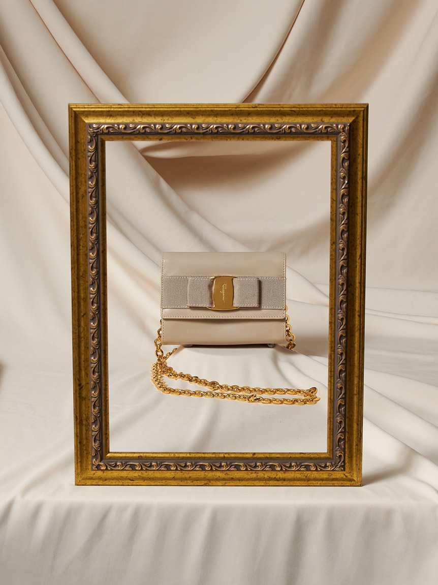 Salvatore Ferragamo ヴァラカーフチェーンショルダー Salvatore Ferragamo ヴァラカーフチェーンショルダー
