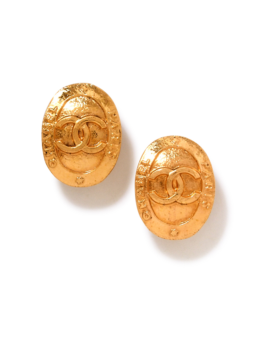 CHANELロゴイヤリング