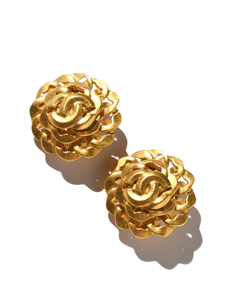 CHANELココマークラウンドイヤリング