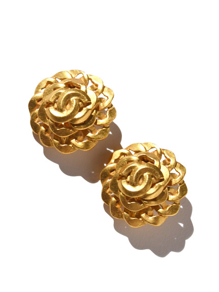 CHANELココマークラウンドイヤリング